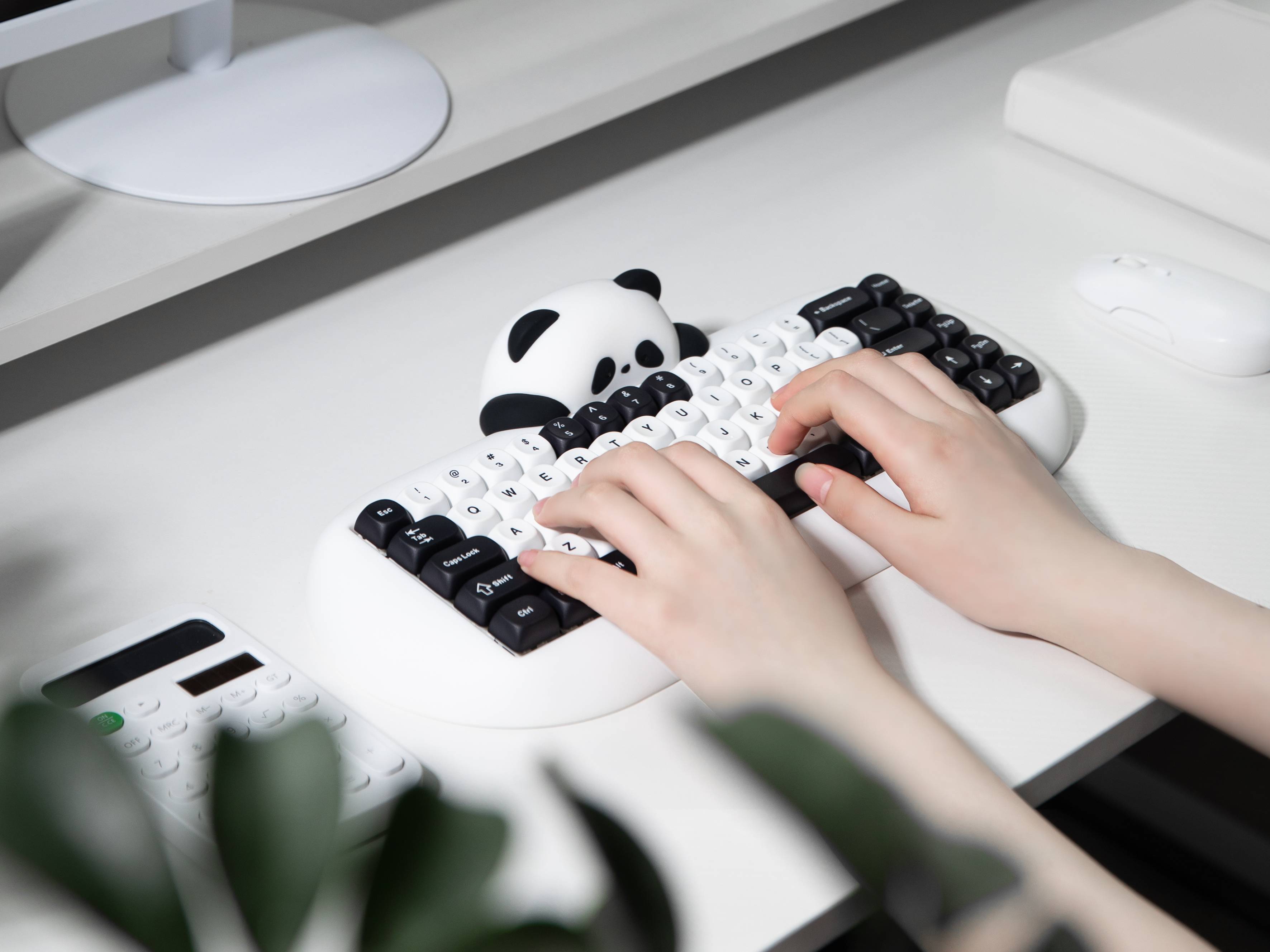 Amazon | YUNZII C68 ワイヤレスメカニカルキーボード かわいいパンダ